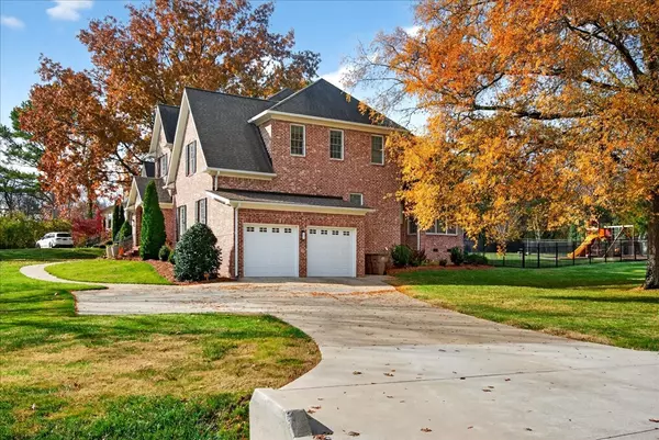 Nashville, TN 37205,201 W Meade Dr