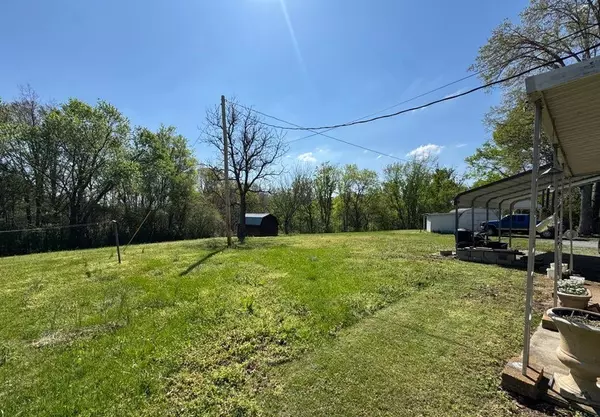 Centerville, TN 37033,917 Columbia Ave