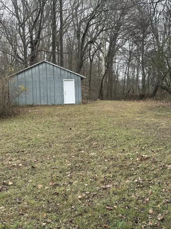 Cottontown, TN 37048,427 S Palmers Chapel Rd