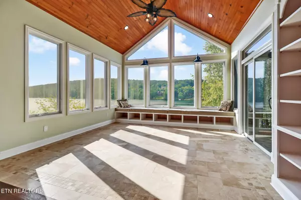 Crossville, TN 38558,21 Mariners Court