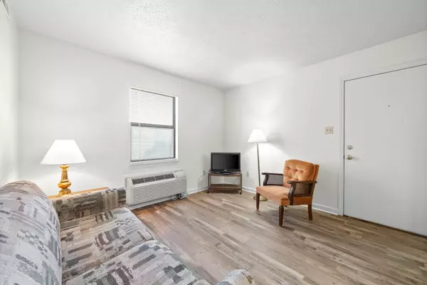 Hopkinsville, KY 42240,102 Laurel Cove Drive #27