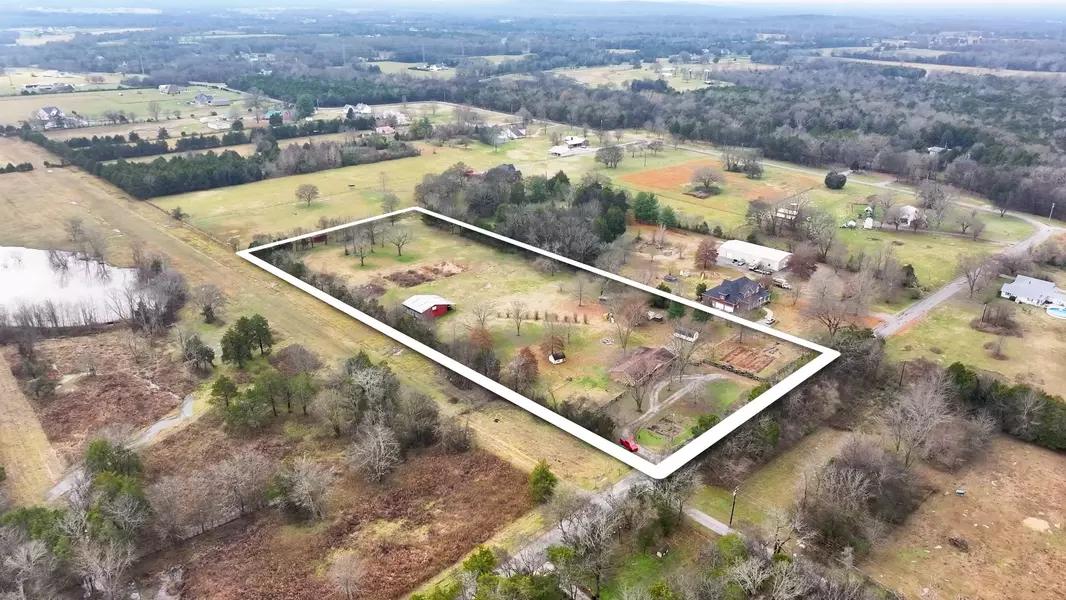 6421 Woodfin Rd, Christiana, TN 37037