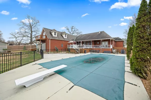 Cookeville, TN 38501,565 State St