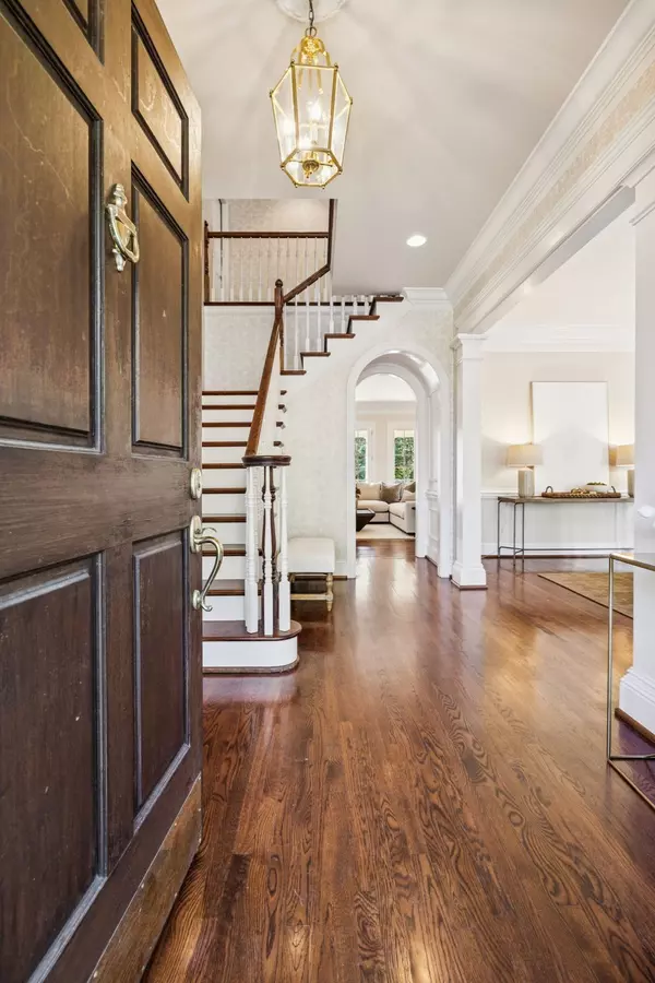 Nashville, TN 37215,10 Old Club Ct