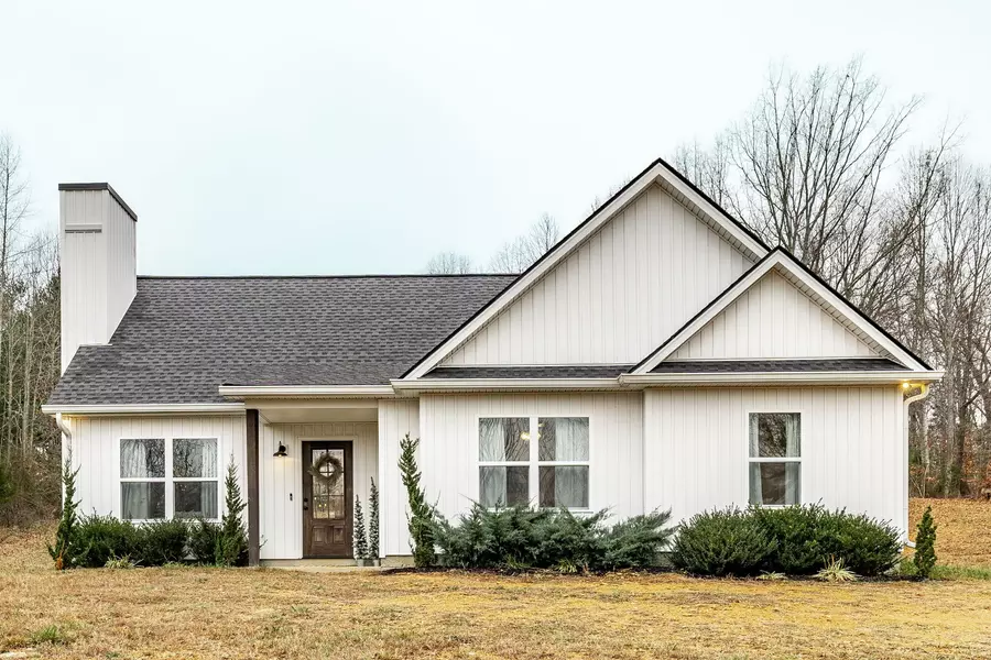 6883 US HWY 31 #E, Westmoreland, TN 37186
