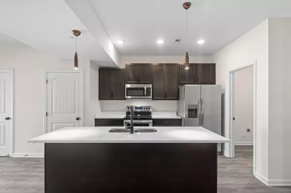 Clarksville, TN 37040,229 E Johnson Circle #B-205