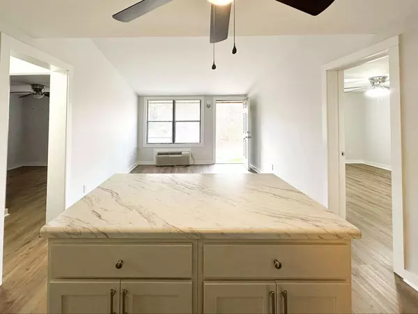 Clarksville, TN 37043,2421 Madison St #37