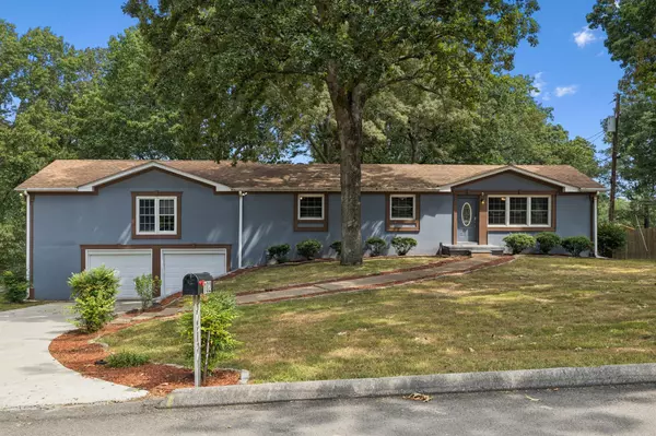 102 Warren Pl, Dickson, TN 37055