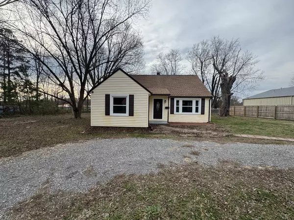 411 Hooper St, Smithville, TN 37166