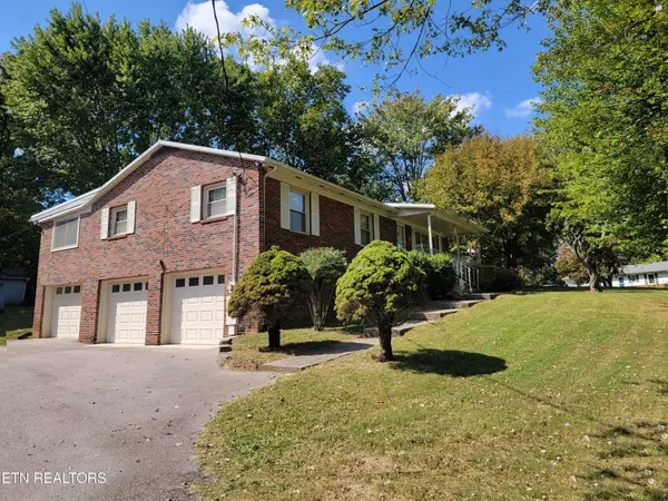 6206 Lilywood Lane,  Knoxville,  TN 37921