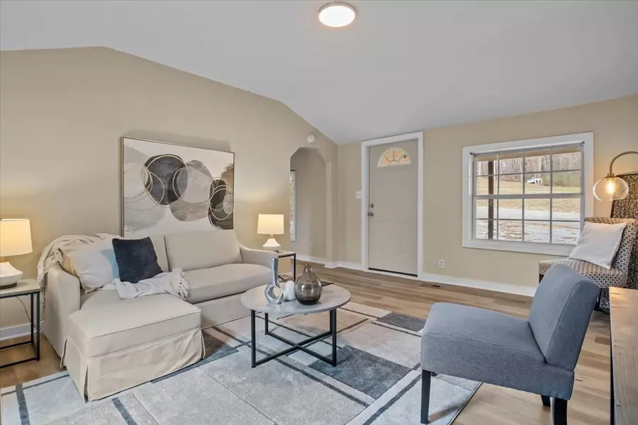 370 Main St, White Bluff, TN 37187