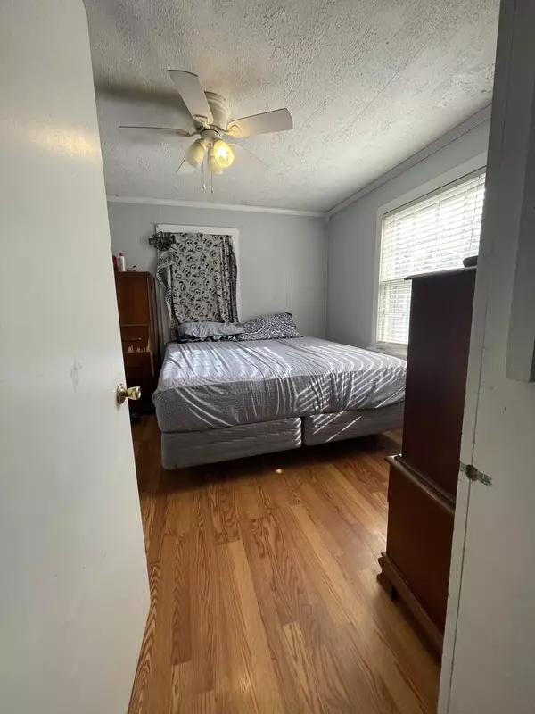 Erin, TN 37061,5067 E Main St