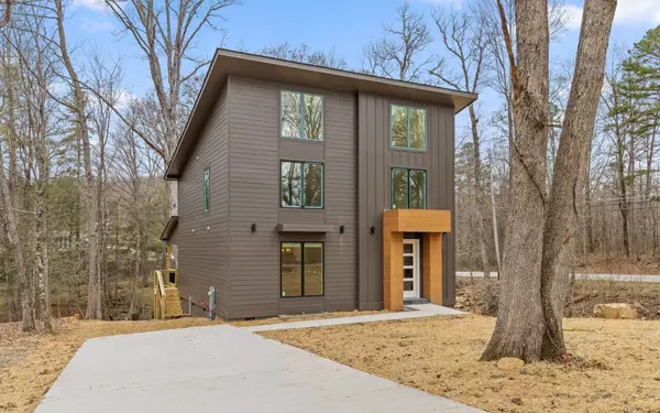 102 Sunnybrook Trail, Signal Mountain, TN 37377