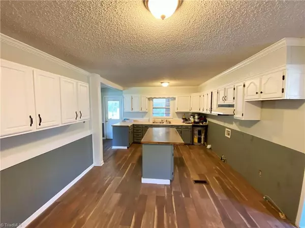 Summerfield, NC 27358,5211 US Highway 220 N