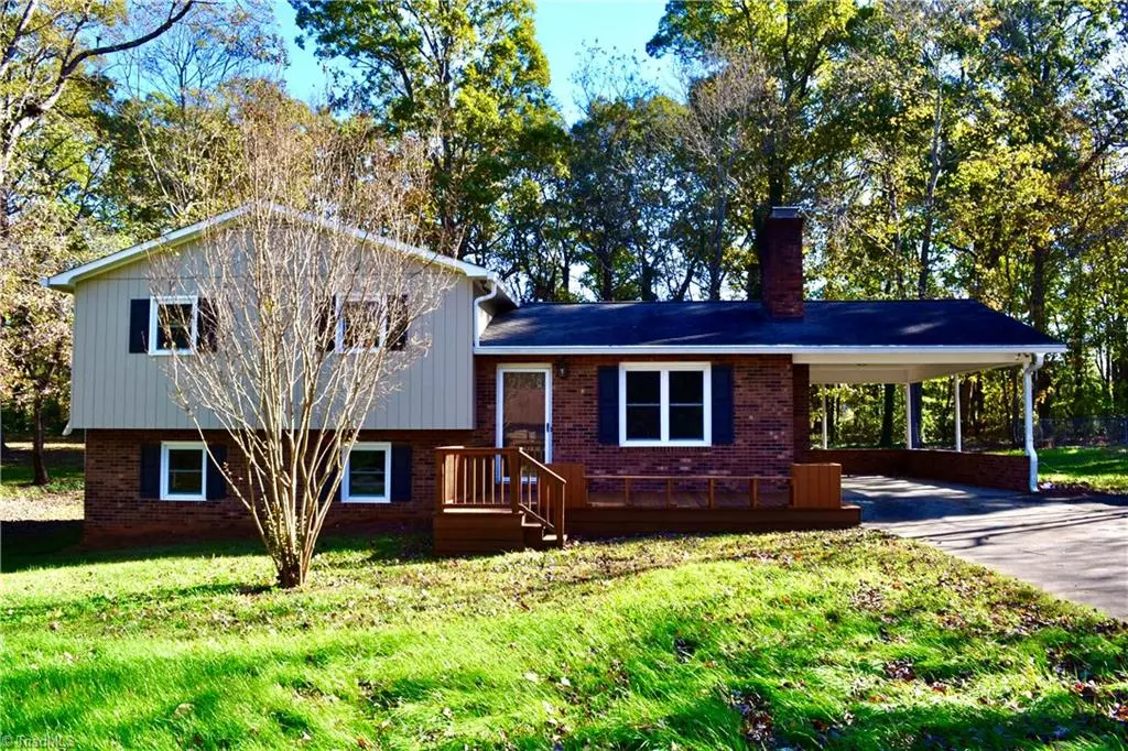 Yadkinville, NC 27055,517 Forest LN