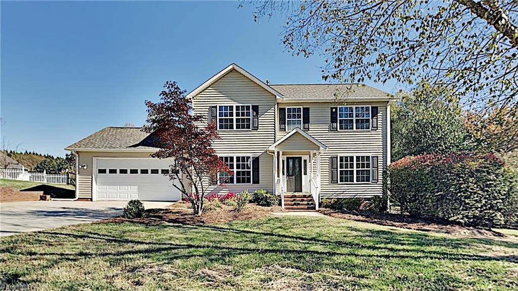 6009 Woods Edge LN, Kernersville, NC 27284