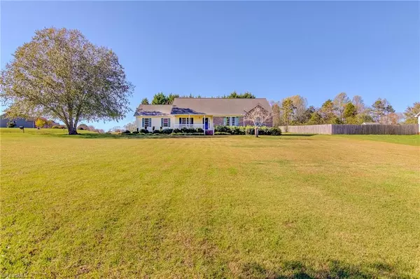 Sophia, NC 27350,2212 Loflin Farlow LN