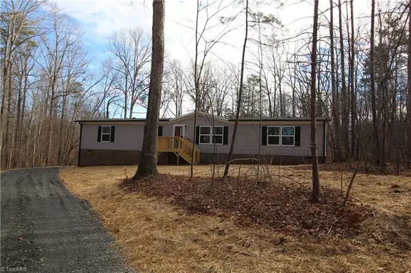 2917 Wishon RD, Yadkinville, NC 27011