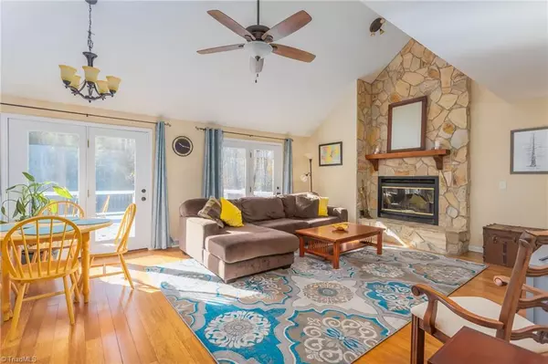 Oak Ridge, NC 27310,4917 Golden Oaks DR