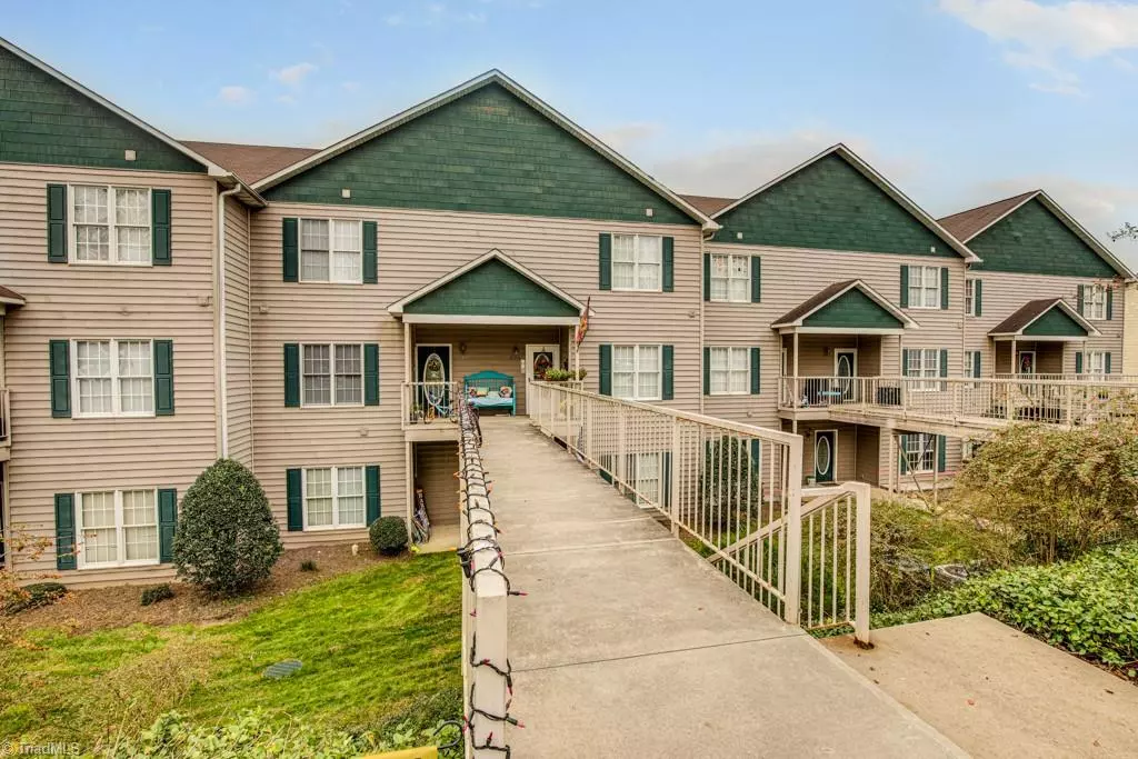 Pilot Mountain, NC 27041,226 Lola LN #204