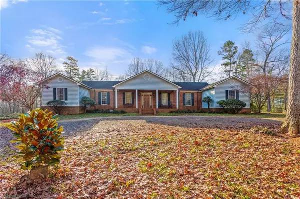 192 Tom Hunter RD, Pilot Mountain, NC 27041
