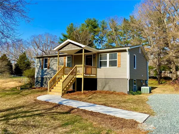 6509 Harrell DR, Pfafftown, NC 27040