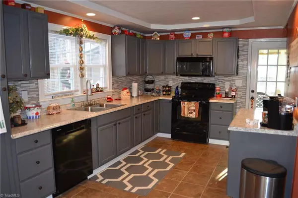 Mayodan, NC 27027,607 Roach ST