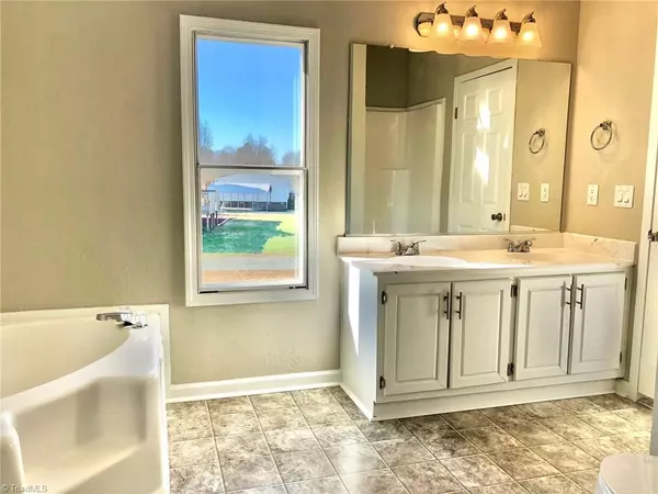 Snow Camp, NC 27349,2444 Bent Oak DR