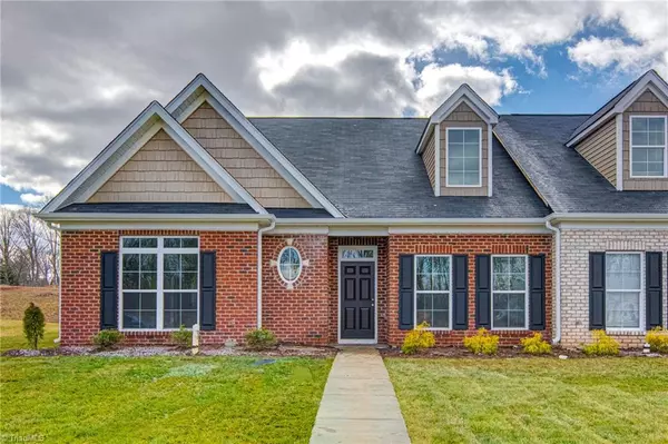 5860 Crestlawn TRL, Pfafftown, NC 27040