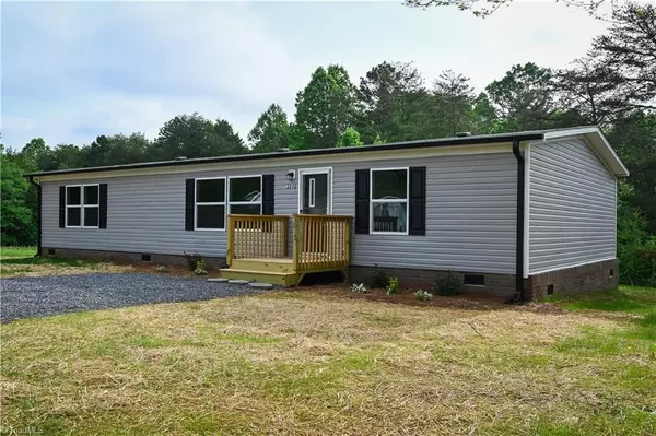 3015 Wishon RD, Yadkinville, NC 27055