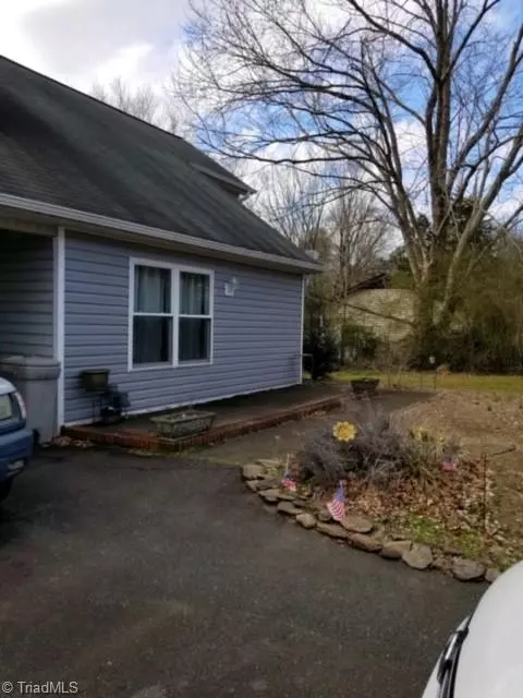 Tobaccoville, NC 27050,5305 Crown Point DR