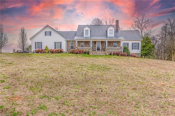 473 Uwharrie Point Pkwy, New London, NC 28127