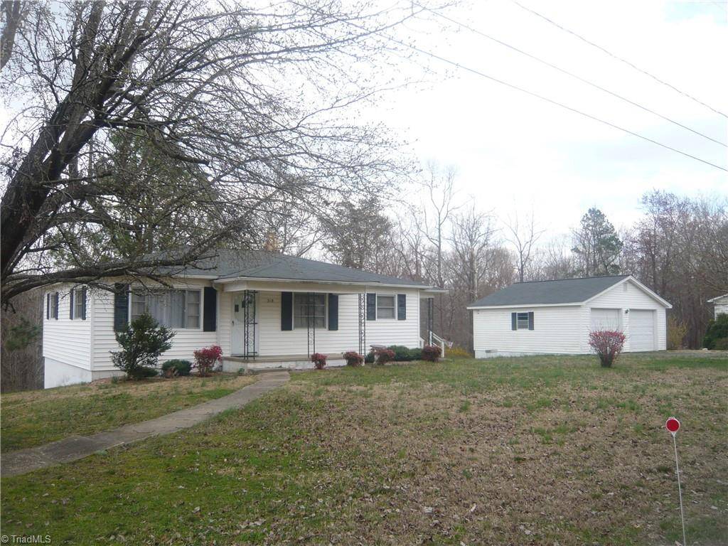 210 LEONARD DR, Thomasville, NC 27360