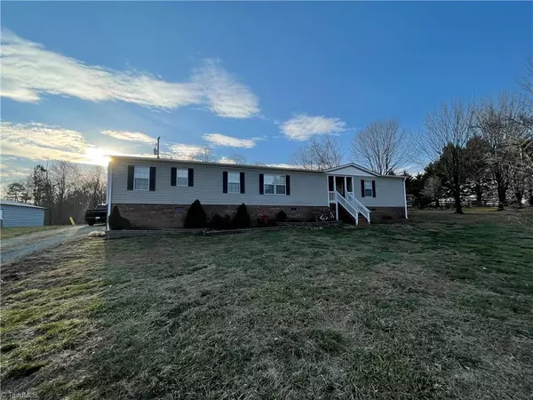 1535 Twin Creek RD, Hamptonville, NC 27020