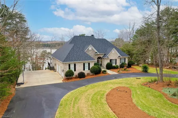 New London, NC 28127,114 Water View CT