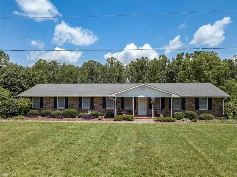 1442 William Fowler RD, King, NC 27021