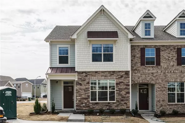 5831 Crestlawn TRL, Pfafftown, NC 27040