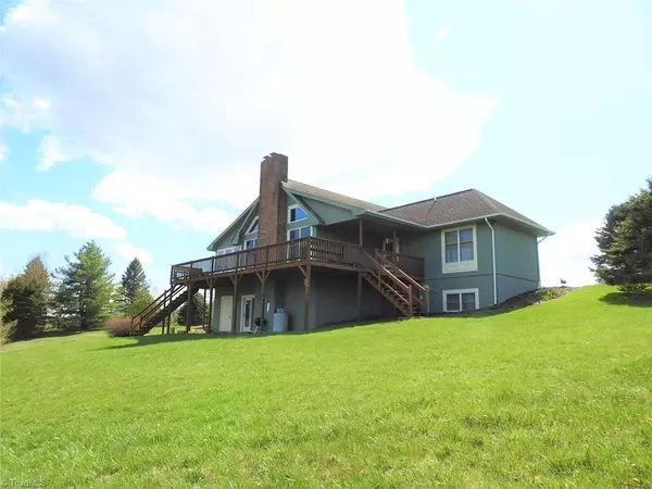 225 Deer Track LN, Sparta, NC 28675