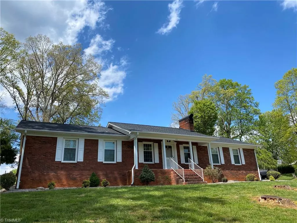 North Wilkesboro, NC 28659,376 NorthWood Hills RD