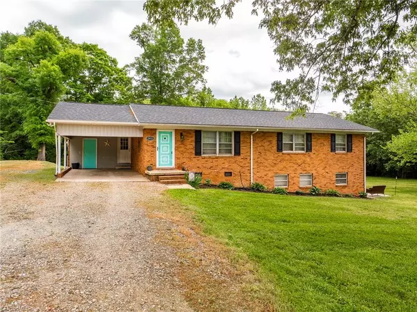 2915 Lake DR, Burlington, NC 27217