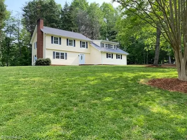 206 Country Club Hills DR, Wilkesboro, NC 28697
