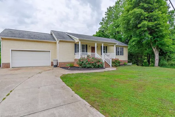 216 Joan DR, Lexington, NC 27292