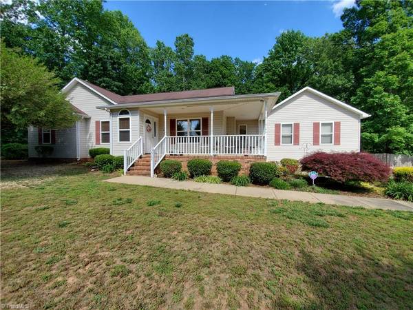 5582 Dwight DR, Mcleansville, NC 27301