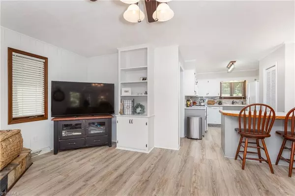 4327 Kenleigh Forest RD, Tobaccoville, NC 27050