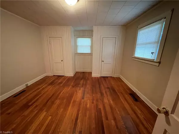 Wilkesboro, NC 28697,323 Lincoln Heights RD