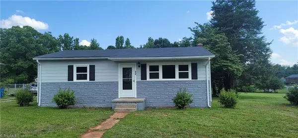 239 W Brookwood AVE, Liberty, NC 27298