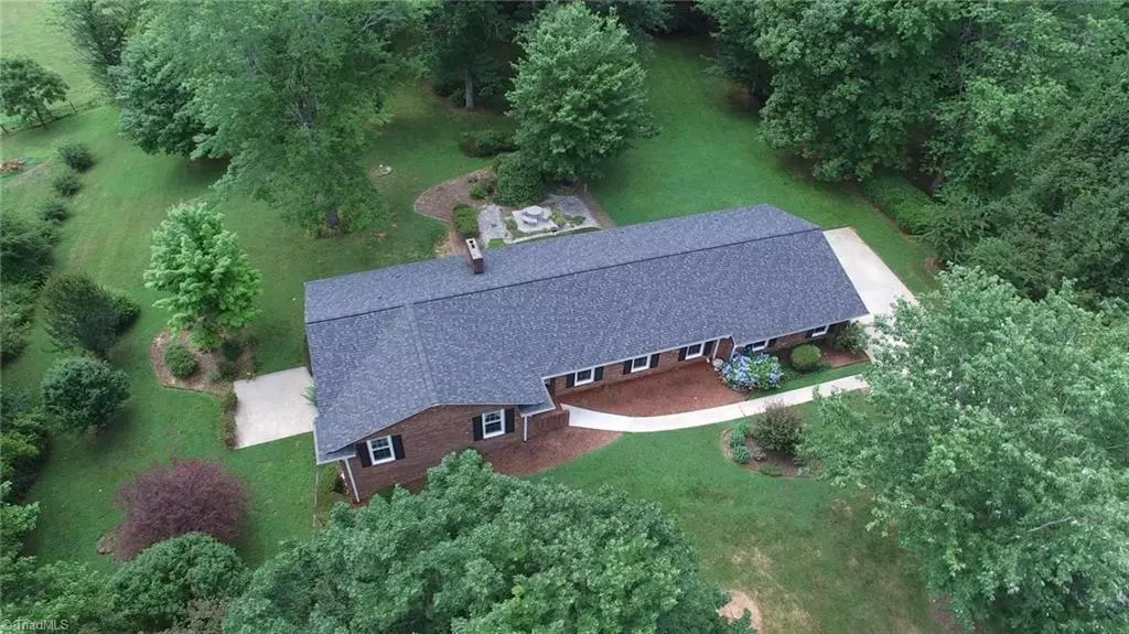 Wilkesboro, NC 28697,306 Raven Midlawn DR