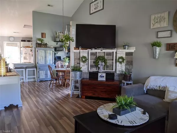 Burlington, NC 27215,1589 Farningham LN