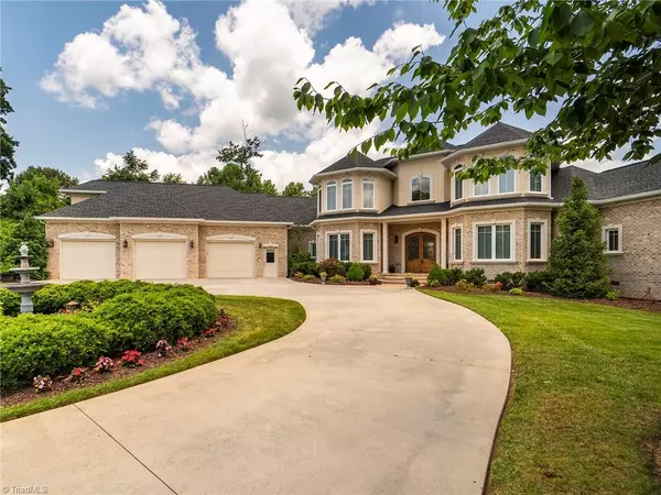 Burlington, NC 27215,1326 Lochshire DR