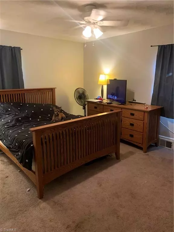 North Wilkesboro, NC 28659,443 Cricket DR